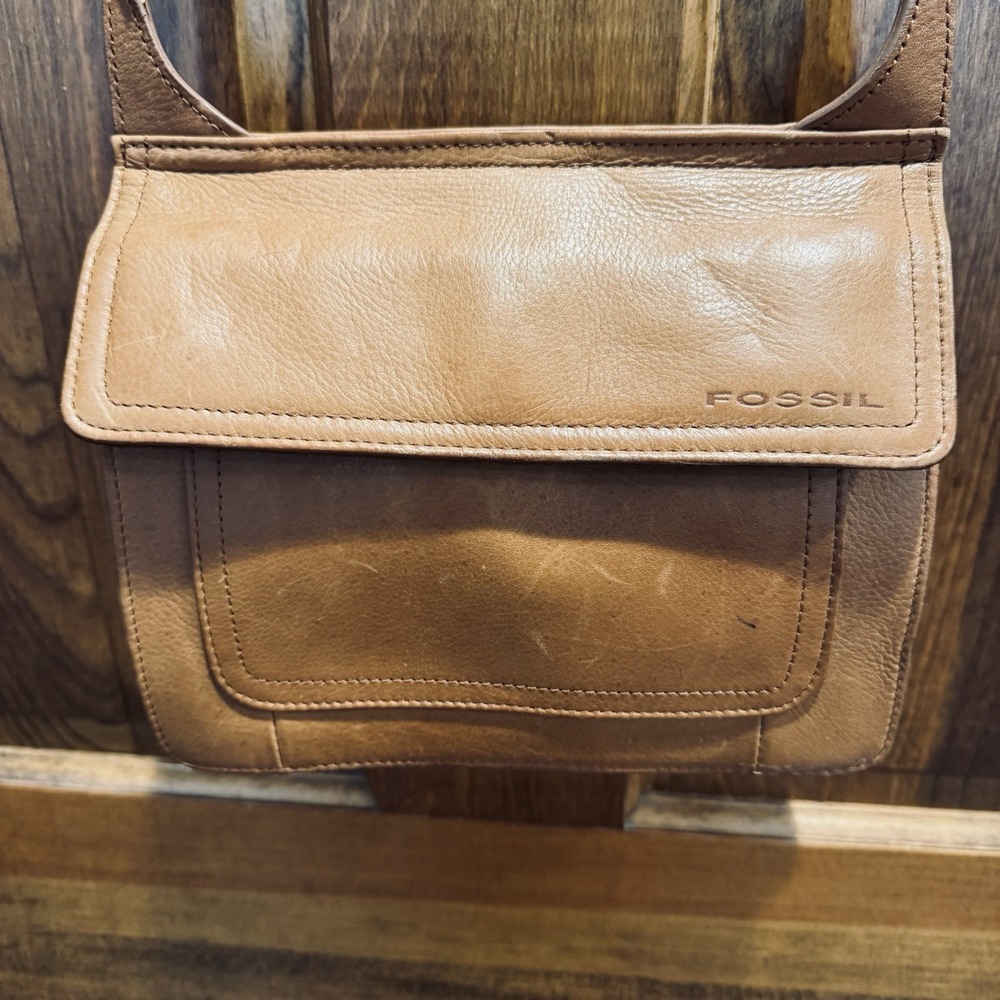 Fossil Women's Tan Brown Leather Flap Shoulder Bag Purse Exterior Pocket